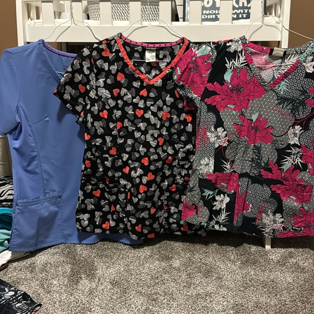 Nursing scrub tops Sz L 2 prints and 1 solid